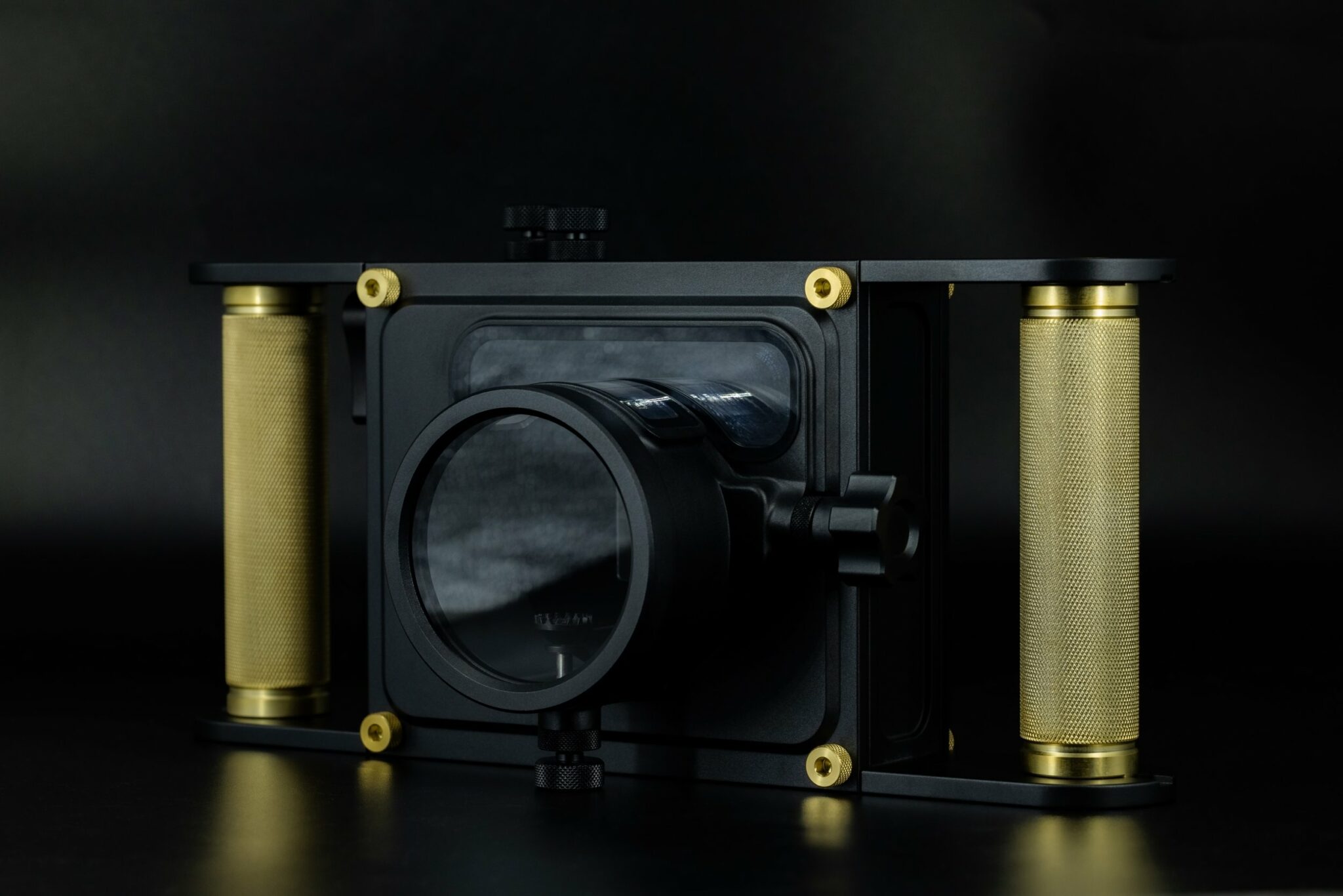 Sub13 has designed the first diving case for the Leica Leica M serie